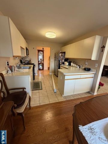 74 Riverview Court, Secaucus, NJ 07094