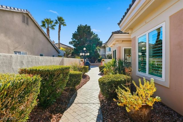 277 Dark Forest Avenue, Las Vegas, NV 89123