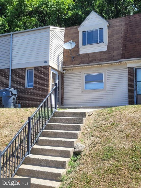 707 SAINT MARYS DR, Steelton, PA 17113