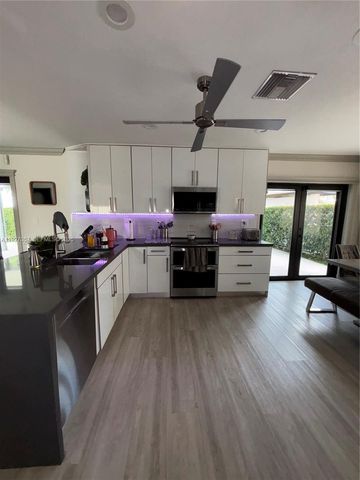 16551 SW 75th St, Miami, FL 33193