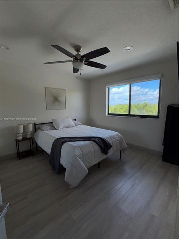 16551 SW 75th St, Miami, FL 33193