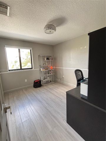 16551 SW 75th St, Miami, FL 33193