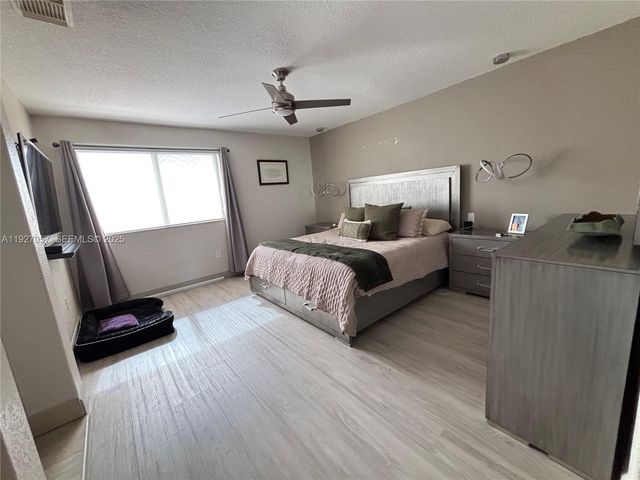 16551 SW 75th St, Miami, FL 33193