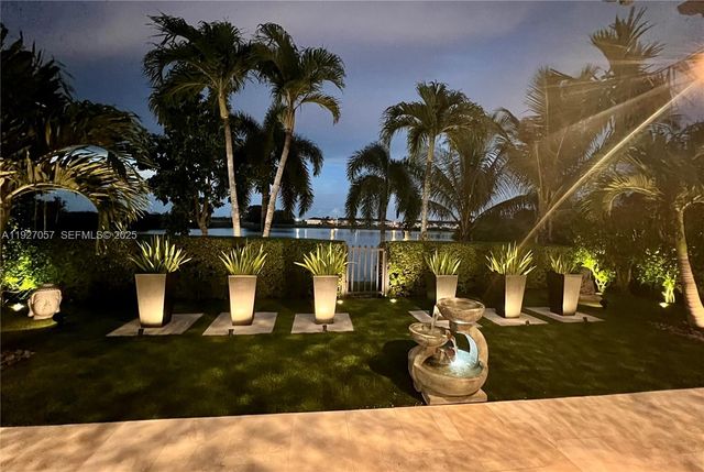 16551 SW 75th St, Miami, FL 33193