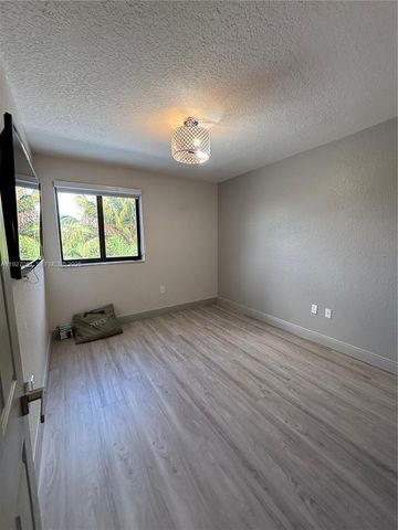 16551 SW 75th St, Miami, FL 33193