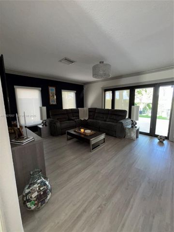 16551 SW 75th St, Miami, FL 33193