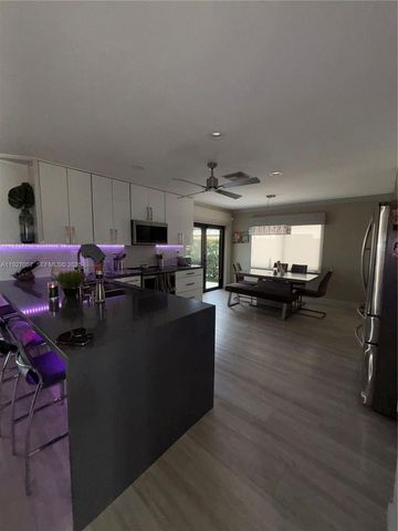 16551 SW 75th St, Miami, FL 33193