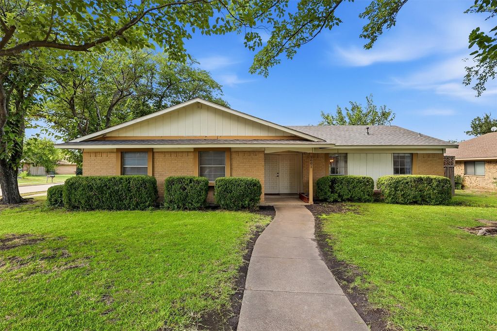 2601 Raintree Drive, Plano, TX 75074