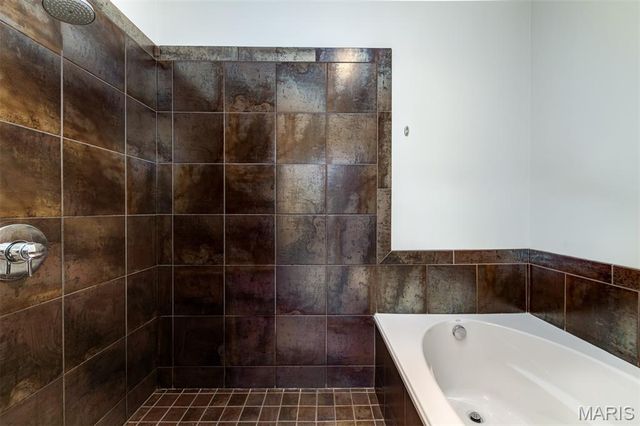 9 N Euclid Avenue 302, St Louis, MO 63108