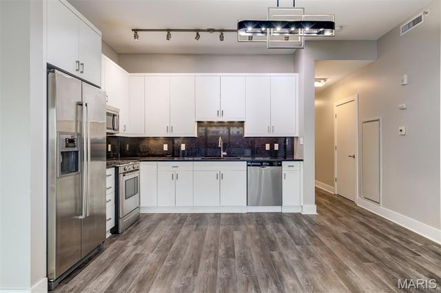 9 N Euclid Avenue 302, St Louis, MO 63108