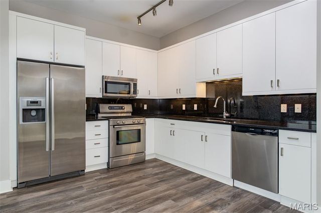 9 N Euclid Avenue 302, St Louis, MO 63108