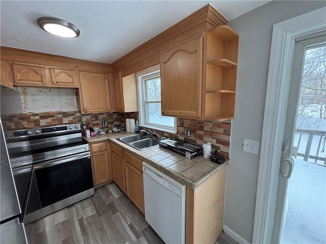 24 Greenwood Drive, South Kingstown, RI 02879