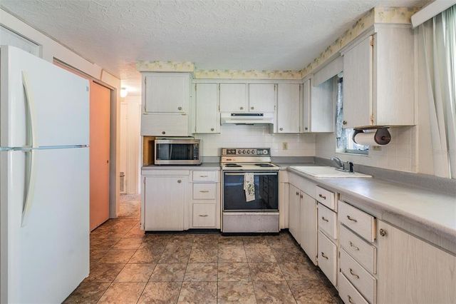7047 GREEN STREET, New Port Richey, FL 34652