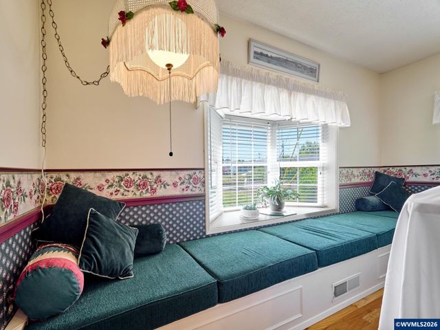 1010 Randolph Rd, Woodburn, OR 97071