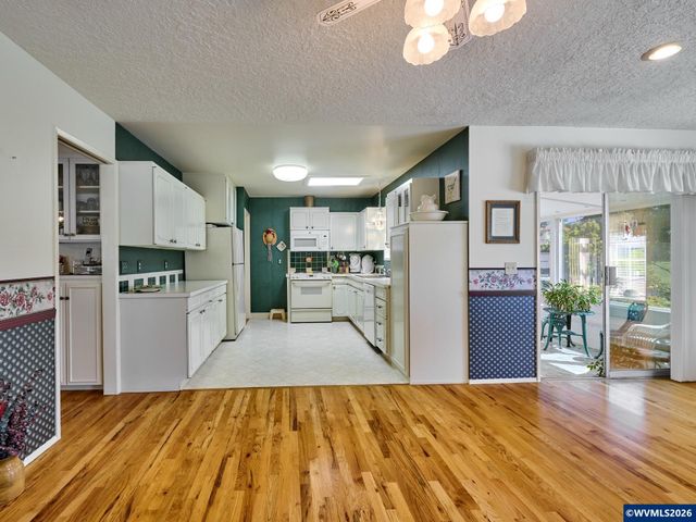 1010 Randolph Rd, Woodburn, OR 97071