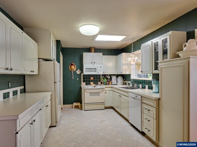 1010 Randolph Rd, Woodburn, OR 97071