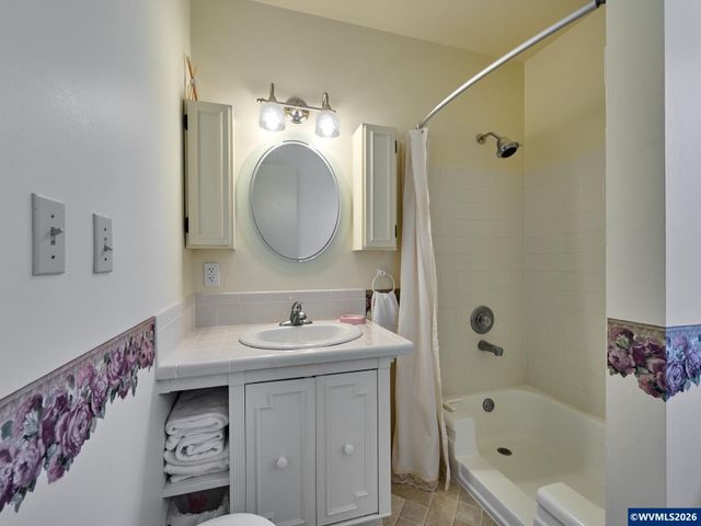 1010 Randolph Rd, Woodburn, OR 97071