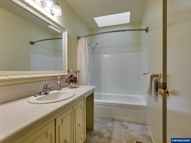 1010 Randolph Rd, Woodburn, OR 97071