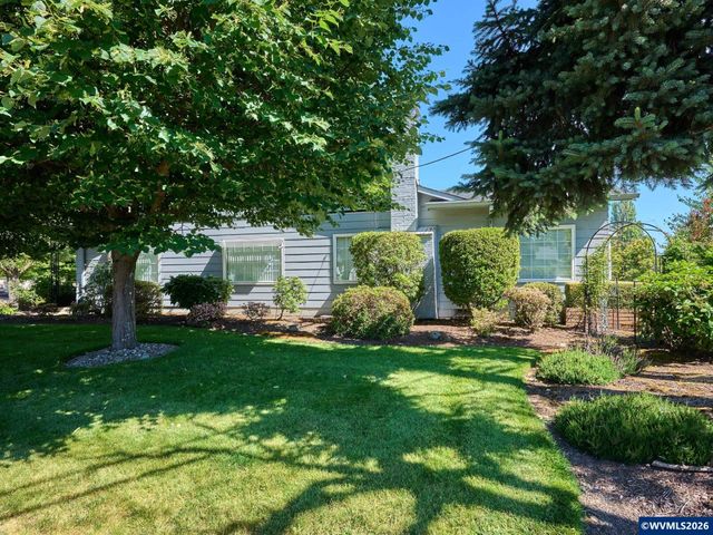 1010 Randolph Rd, Woodburn, OR 97071