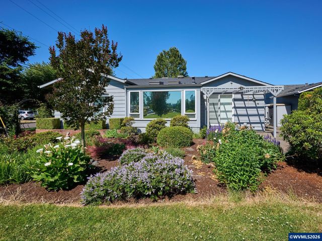 1010 Randolph Rd, Woodburn, OR 97071