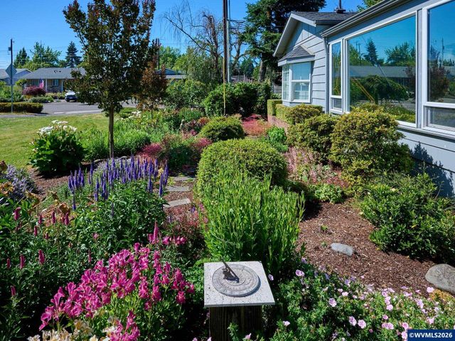 1010 Randolph Rd, Woodburn, OR 97071