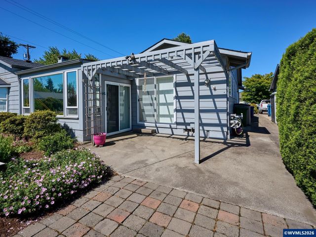 1010 Randolph Rd, Woodburn, OR 97071