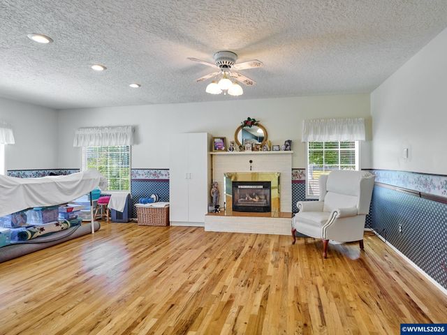1010 Randolph Rd, Woodburn, OR 97071