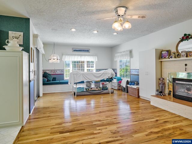 1010 Randolph Rd, Woodburn, OR 97071