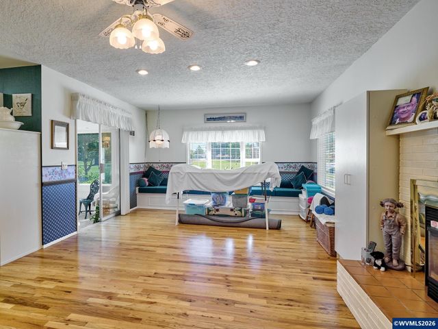 1010 Randolph Rd, Woodburn, OR 97071