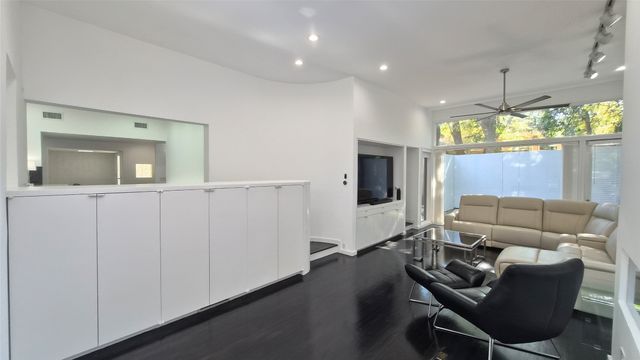 1055 Tipperary Drive, Dallas, TX 75218