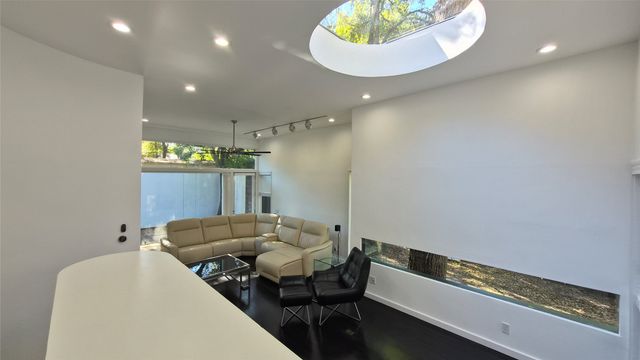 1055 Tipperary Drive, Dallas, TX 75218