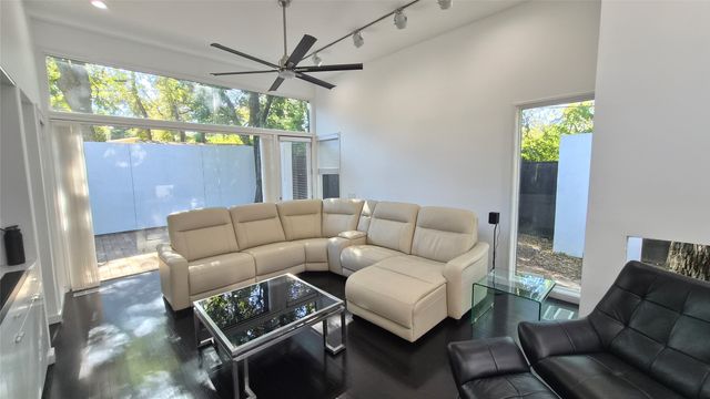 1055 Tipperary Drive, Dallas, TX 75218