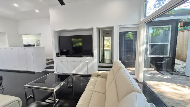 1055 Tipperary Drive, Dallas, TX 75218