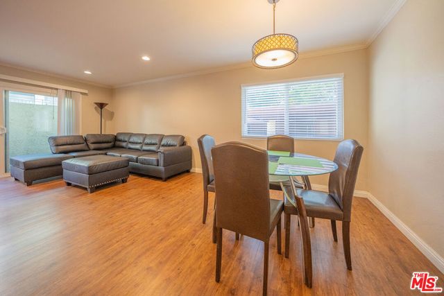 11120 Moorpark Street 2, Toluca Lake, CA 91602