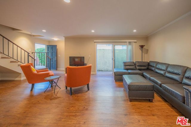 11120 Moorpark Street 2, Toluca Lake, CA 91602
