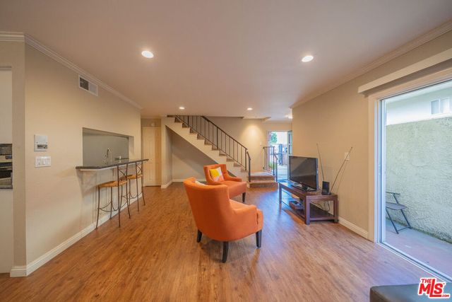 11120 Moorpark Street 2, Toluca Lake, CA 91602