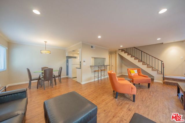 11120 Moorpark Street 2, Toluca Lake, CA 91602