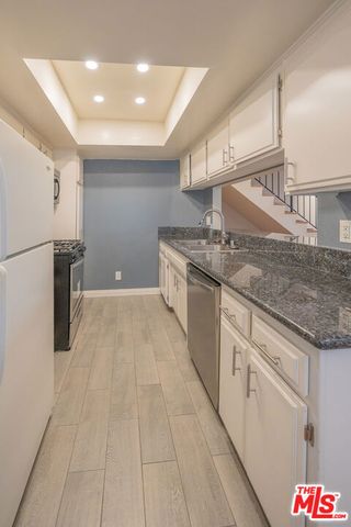 11120 Moorpark Street 2, Toluca Lake, CA 91602