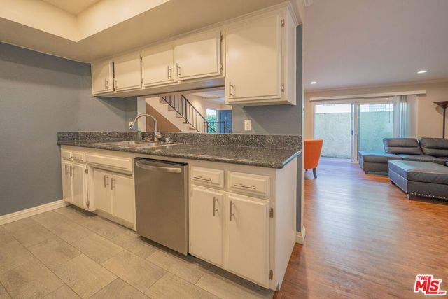 11120 Moorpark Street 2, Toluca Lake, CA 91602