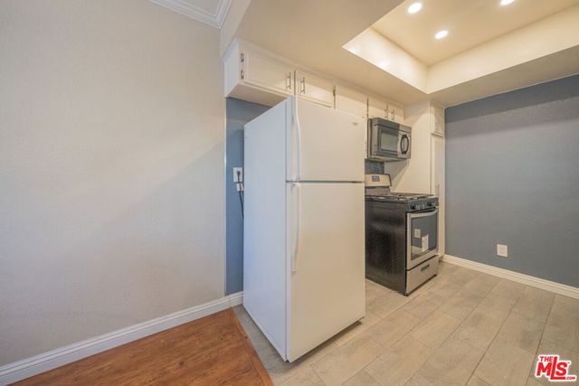 11120 Moorpark Street 2, Toluca Lake, CA 91602