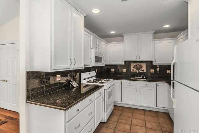 986 Madeira Boulevard, Melville, NY 11747