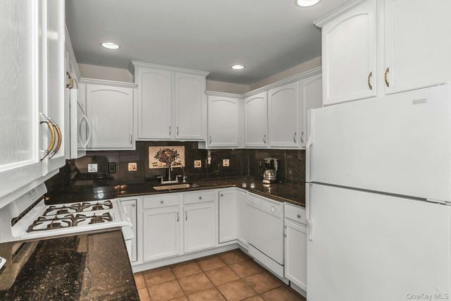 986 Madeira Boulevard, Melville, NY 11747