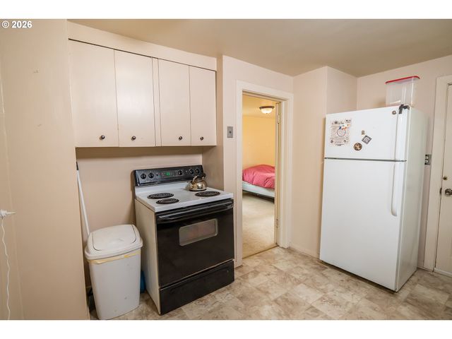 300 21ST St, Springfield, OR 97477