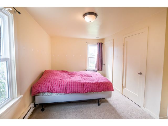 300 21ST St, Springfield, OR 97477