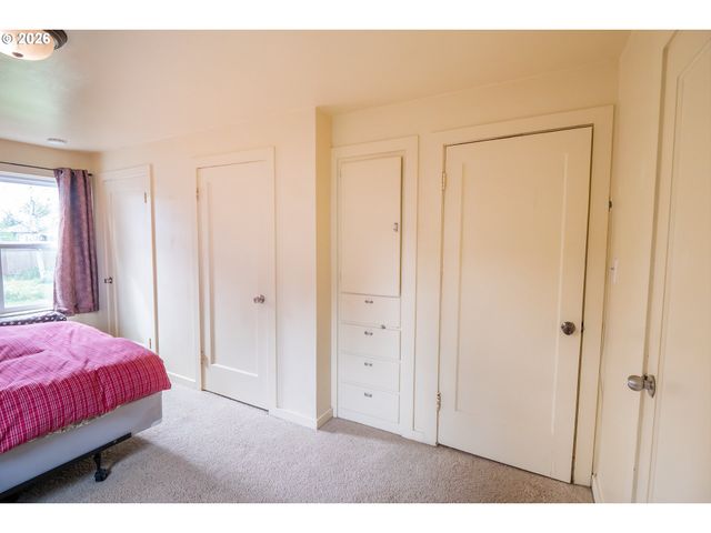 300 21ST St, Springfield, OR 97477