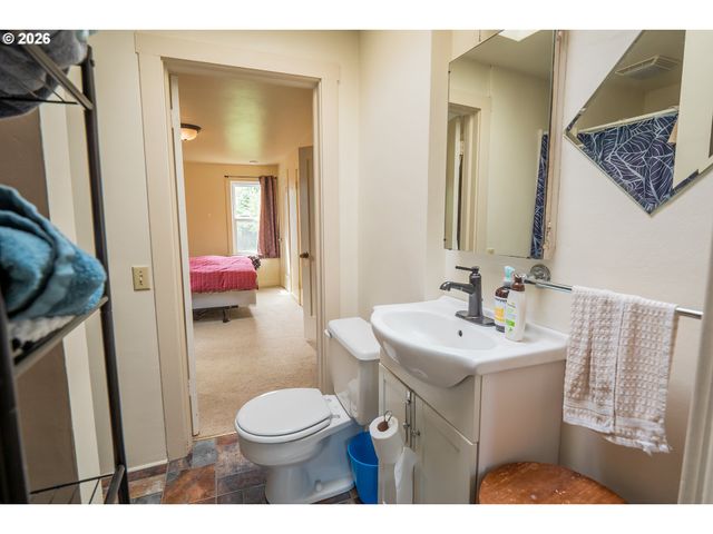 300 21ST St, Springfield, OR 97477