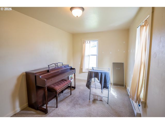 300 21ST St, Springfield, OR 97477