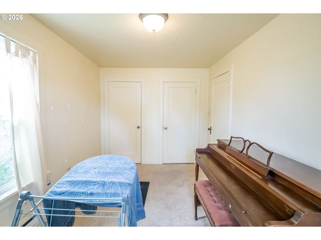 300 21ST St, Springfield, OR 97477