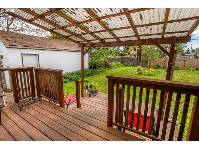 300 21ST St, Springfield, OR 97477