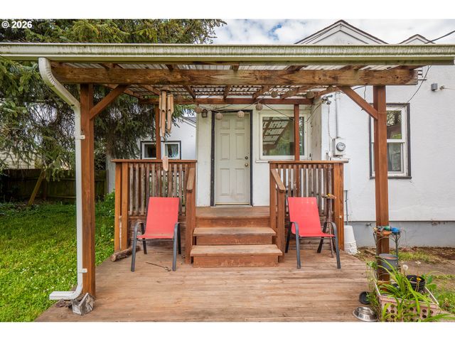 300 21ST St, Springfield, OR 97477